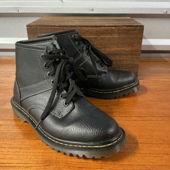 Dr. Martens Men Roseland Black Pebbled Leather Classic Utility Ankle Boot Size 9 - Picture 1 of 8